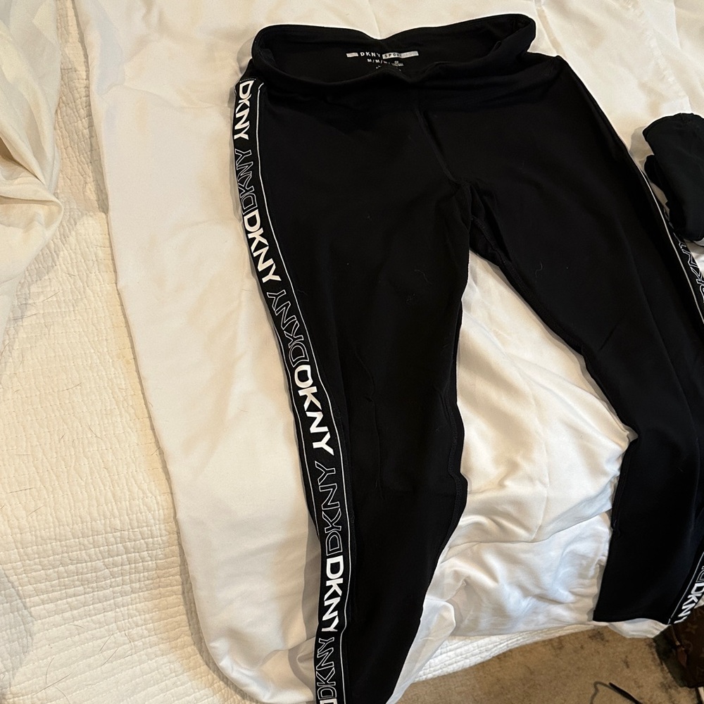 DKNY Black Logo T-Shirt and Leggings Ensemble - Picture 4 of 4
